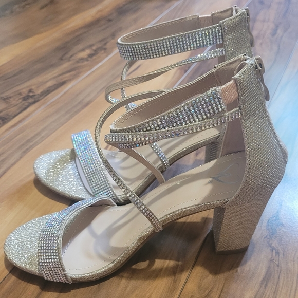 Windor Rhinestone block heels - Picture 3 of 6